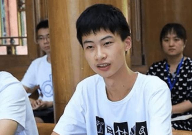 庞众望:捡废品照顾瘫痪母亲,以744分考上清华,一人撑起一个家-庞众望现状