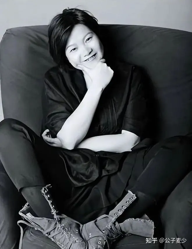 洪晃:一婚嫁美国人、二婚嫁中国人、三婚嫁法国人,61岁四婚很幸福-洪晃是中国籍吗