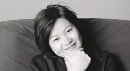 洪晃:不穿名牌不戴首饰,出门不化妆,活出自我的低调有钱人-洪晃原名