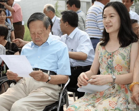 杨振宁与翁帆的旷世婚恋:如人饮水,冷暖自知-杨振宁和翁帆的故事,是说什么的?