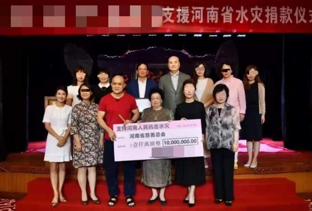 陈丽华为河南捐款1000万!老公迟重瑞站后排状态好,网友:点赞!-迟重瑞悲哀的一生
