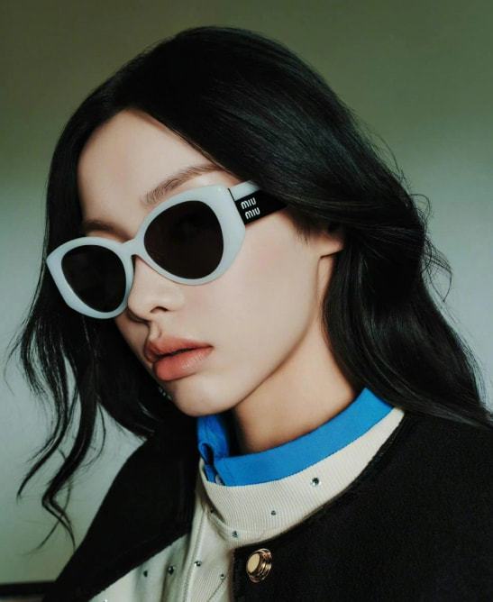 尴尬!说唱歌手刘柏辛出席《时尚先生》走红毯,露出内衣差点走光-刘柏辛中国新说唱视频