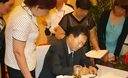 又一前首富陨落!欺骗40万投资者,转移上百亿元,最后成阶下囚!-前首富 出狱