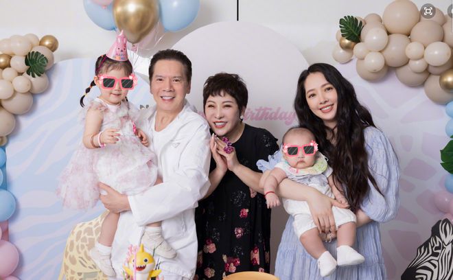 向芷被向太富养,新造型一身大牌彰显贵气,同龄人霍中怡却接地气-向芷命理