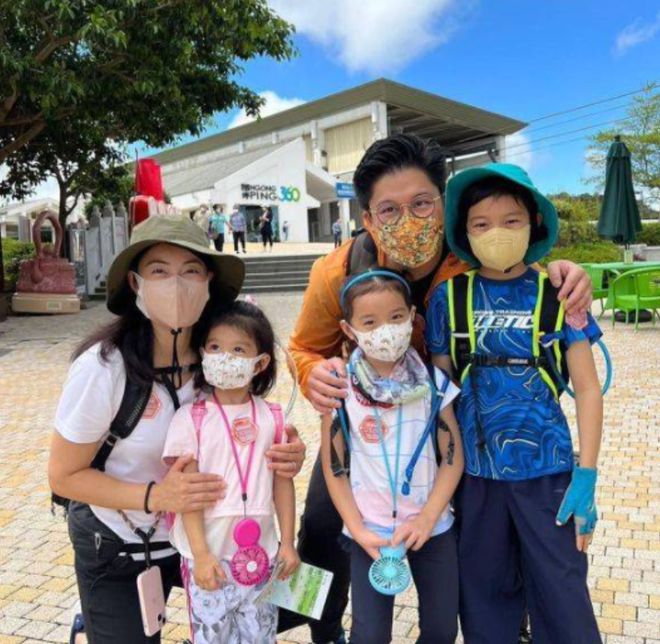 向芷被向太富养,新造型一身大牌彰显贵气,同龄人霍中怡却接地气-向芷命理