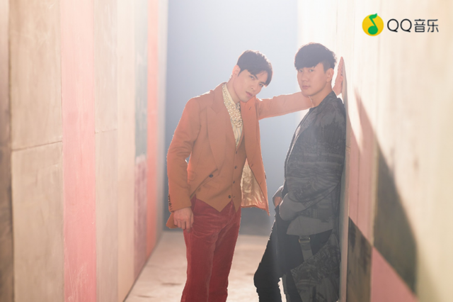 林俊杰x萧敬腾合作歌曲《Hello》MV正式发布-林俊杰和萧敬腾谁有钱