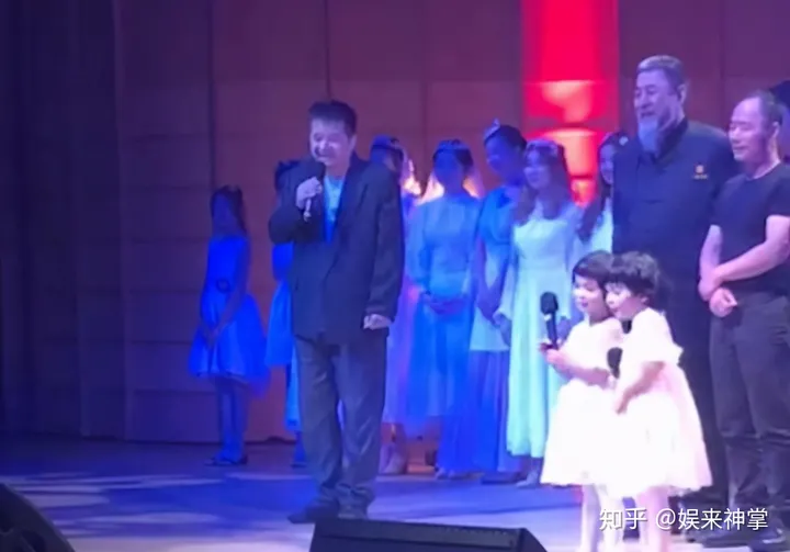 毕福剑:当红时风头无两,消失5年大变样,头发凌乱邋遢尽显落魄-毕福剑捧红的主持人