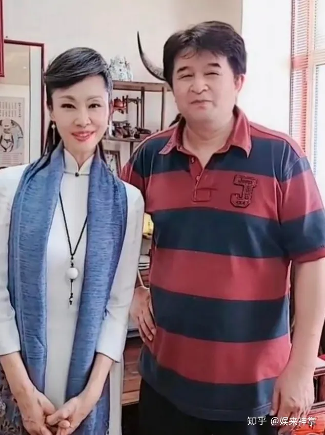 毕福剑:当红时风头无两,消失5年大变样,头发凌乱邋遢尽显落魄-毕福剑捧红的主持人