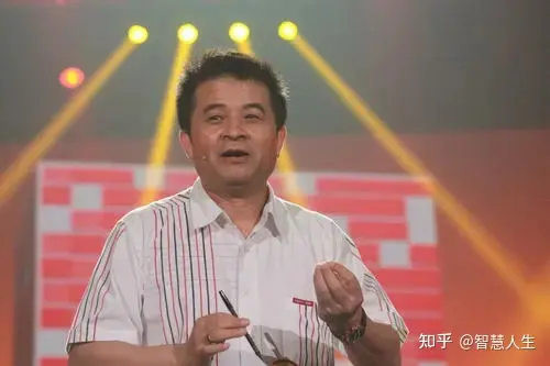 62岁毕福剑和家人合影照曝光,晚年生活舒适,离开舞台不受影响-59岁毕福剑近照