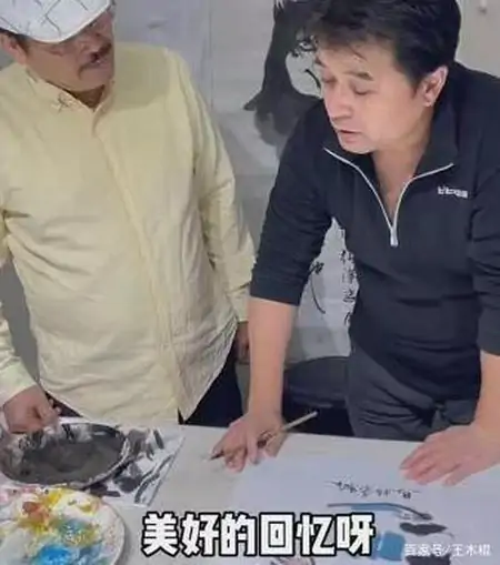 61岁毕福剑近况不佳!黑眼圈明显疑似长老人斑,房间杂乱面积小-毕福剑现场介绍