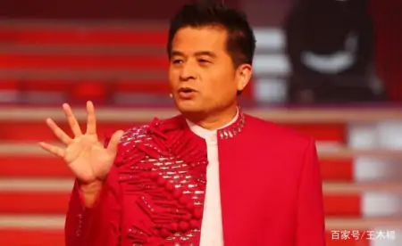 61岁毕福剑近况不佳!黑眼圈明显疑似长老人斑,房间杂乱面积小-毕福剑现场介绍