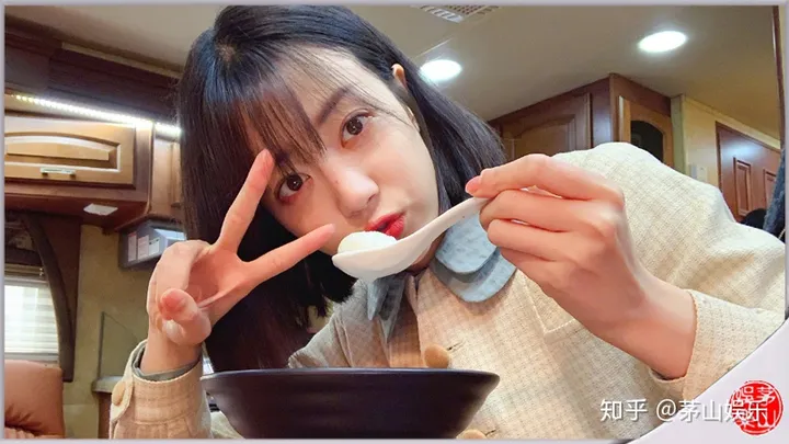 李溪芮游艇私会恋情曝光?对方身份遭扒:原来是“女版陈冠希”-李溪芮 1