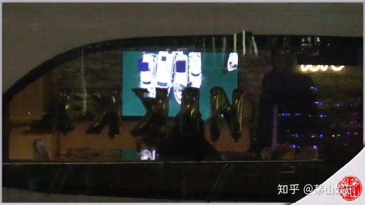 李溪芮游艇私会恋情曝光?对方身份遭扒:原来是“女版陈冠希”-李溪芮 1