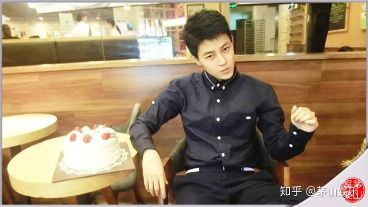 李溪芮游艇私会恋情曝光?对方身份遭扒:原来是“女版陈冠希”-李溪芮 1