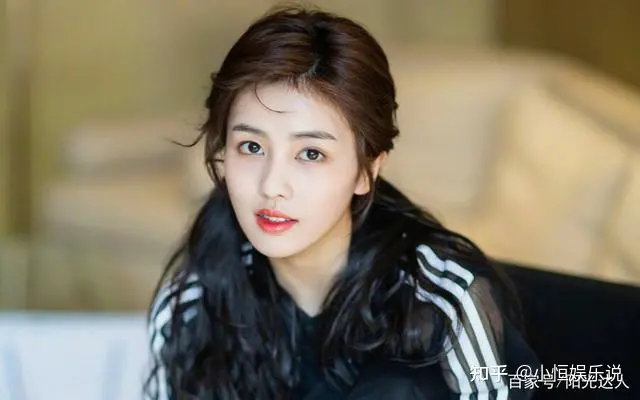 从网红模特到实力演员,部部皆是大女主,27岁的白鹿凭什么"豪横"?-白鹿爆火