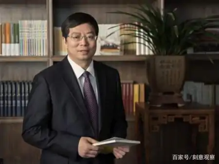 他现任清华大学校长,49岁当选院士,50岁任副部级领导,今年56岁-清华大学校长个人资料