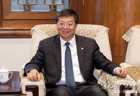 他现任清华大学校长,49岁当选院士,50岁任副部级领导,今年56岁-清华大学校长个人资料