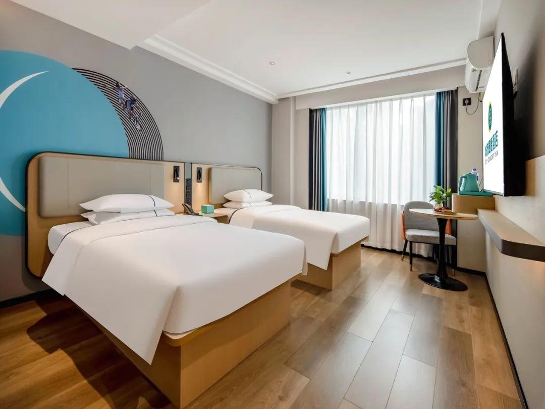 “再多一点”的城市便捷酒店4.0,如何让老店“再新一点”?-附近酒店价格查询500米内