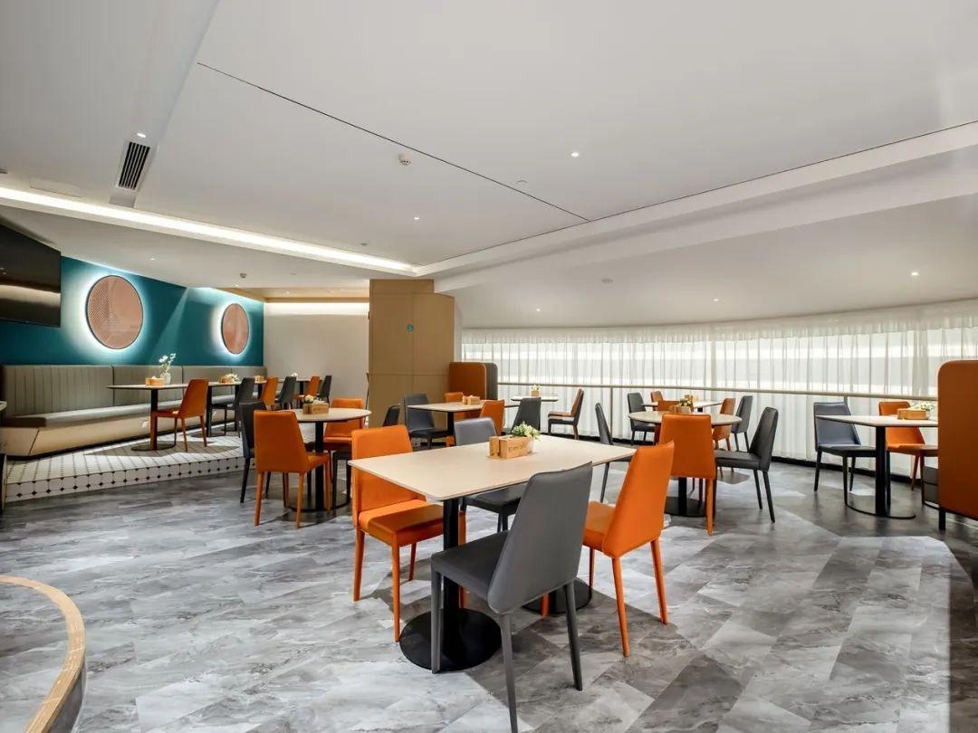 “再多一点”的城市便捷酒店4.0,如何让老店“再新一点”?-附近酒店价格查询500米内