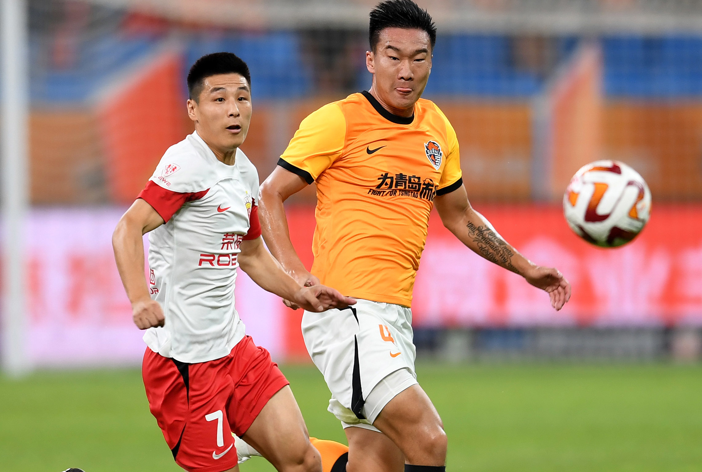 中超|综合消息:海港大胜海牛 泰山不敌蓉城-新赛季中超上海海港队黄牌停赛球员名单