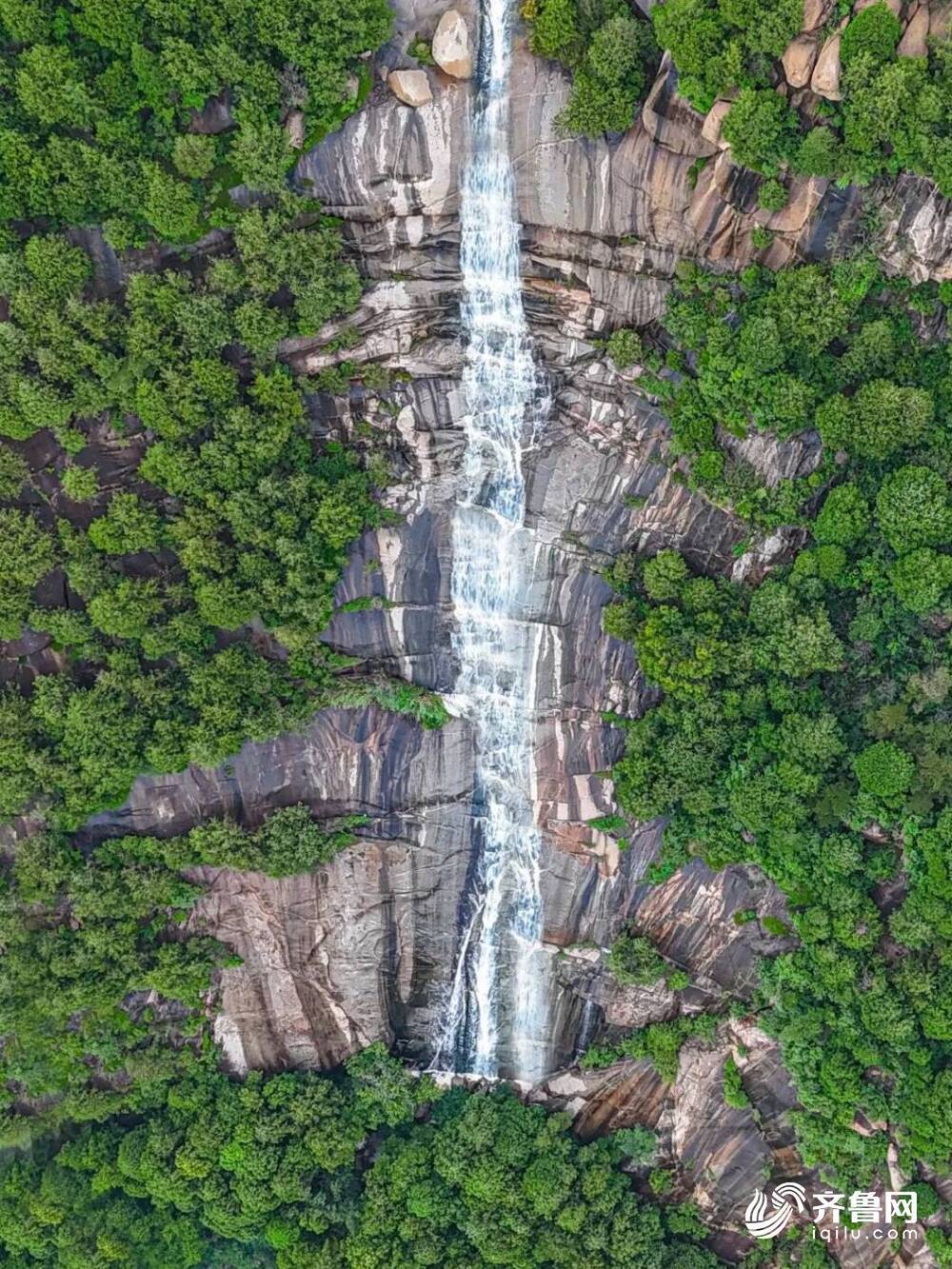 泰山飞瀑:俯注潭千尺 深藏或有龙-泰山云桥飞瀑