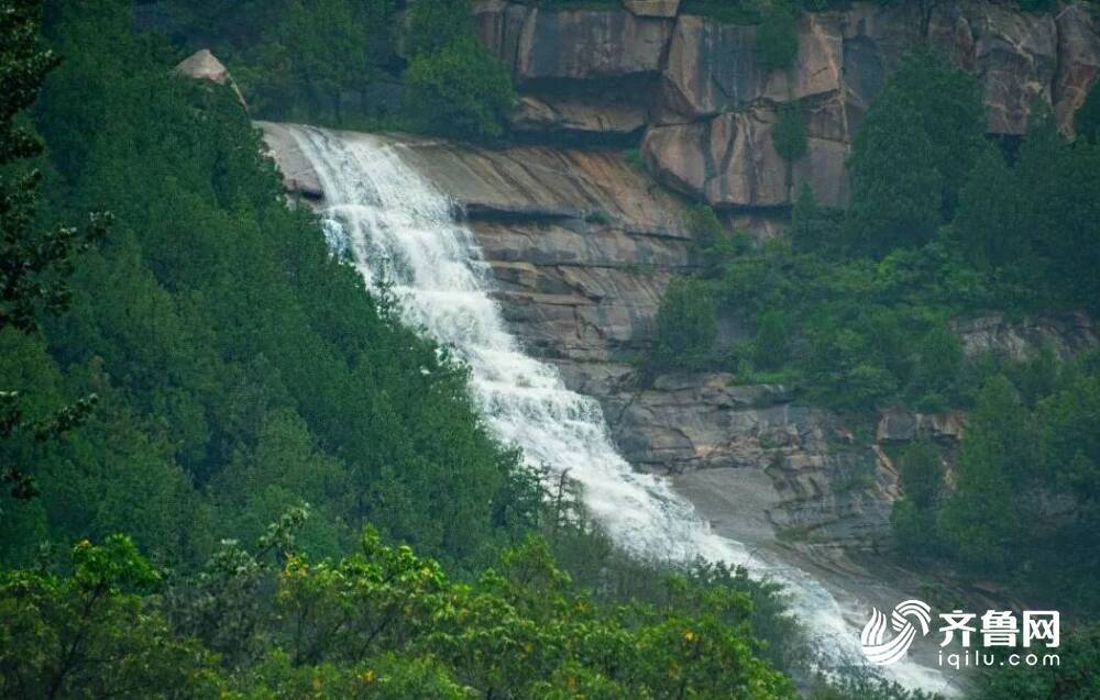 泰山飞瀑:俯注潭千尺 深藏或有龙-泰山云桥飞瀑