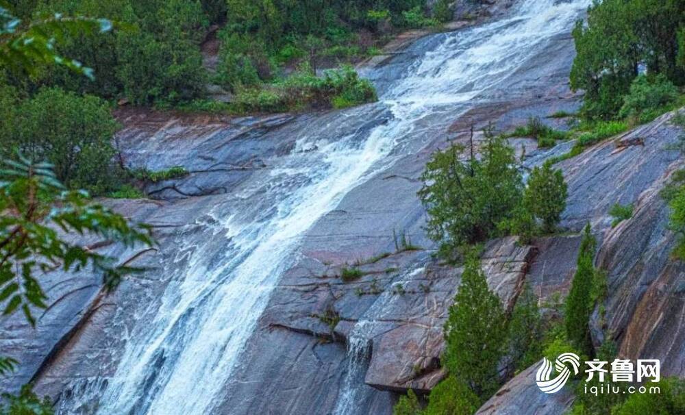 泰山飞瀑:俯注潭千尺 深藏或有龙-泰山云桥飞瀑