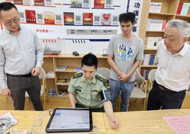 广东工业大学科研新品捐赠部队助力官兵医疗保障-广东工业大学献血