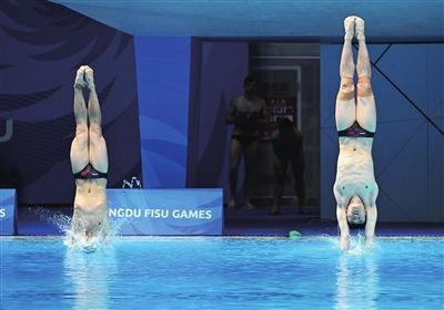 成都大运会跳水比赛首金诞生 山西大学学生梁朝辉夺冠-山西跳水教练