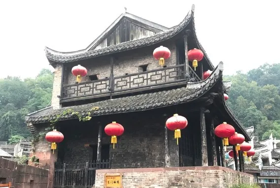 纯干货!凤凰古城最全攻略:美食+住宿+景点+注意事项~好玩不踩雷!-凤凰古城9个景点值得看吗