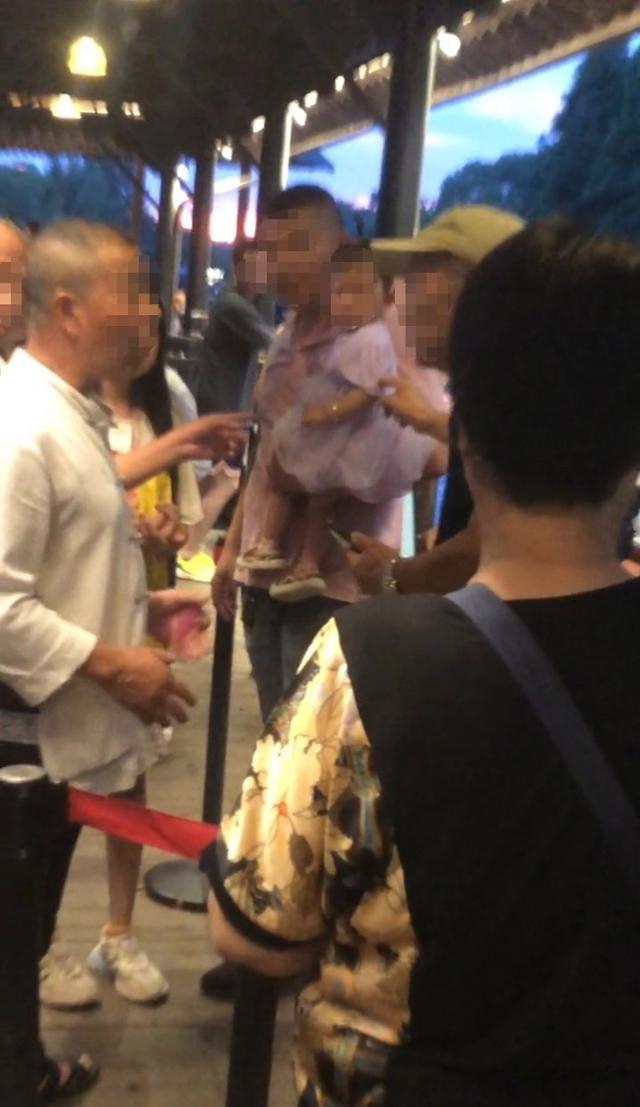 未满1岁孩子乘坐游船也要买票?乌镇景区回应-不到一岁小孩坐飞机要买票吗