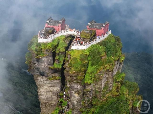 梵净山金顶青瓦白墙被刷成红色?景区回应-梵净山金顶什么时候建造