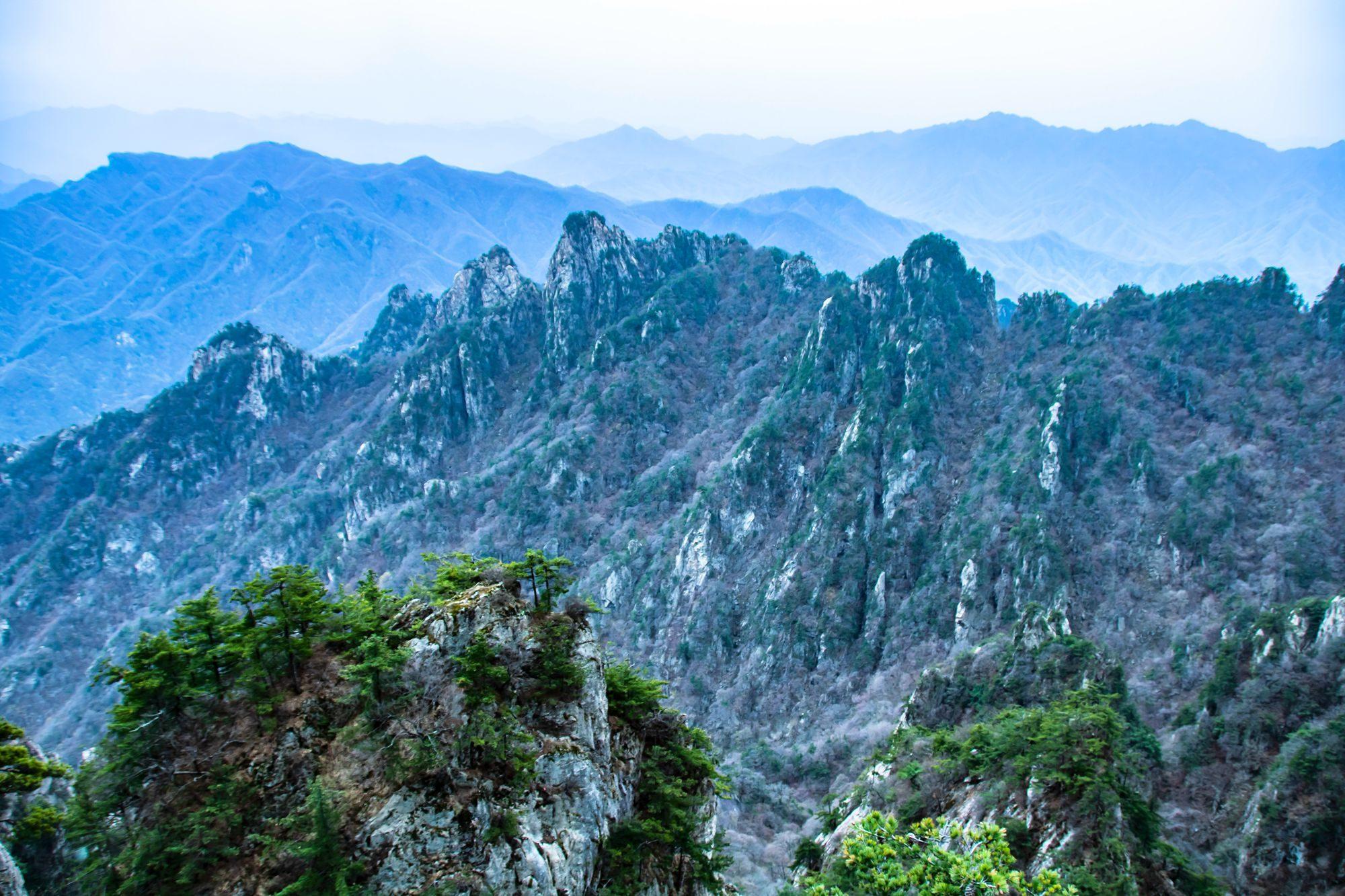 河南栾川老君山,藏着独特的地质风光,是游客喜爱的网红打卡地-河南栾川老君山简介