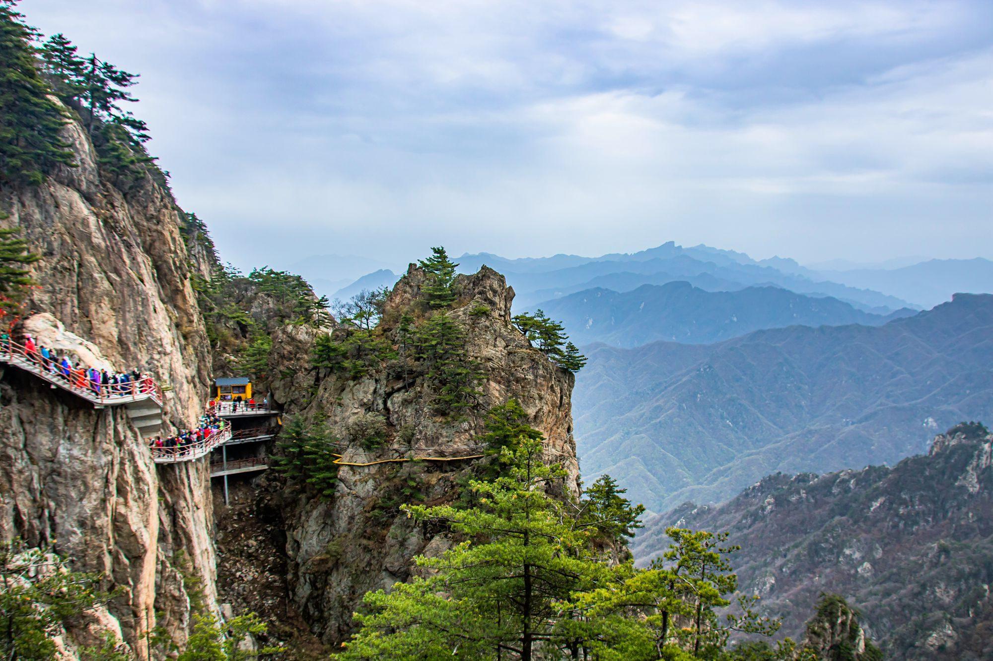 河南栾川老君山,藏着独特的地质风光,是游客喜爱的网红打卡地-河南栾川老君山简介
