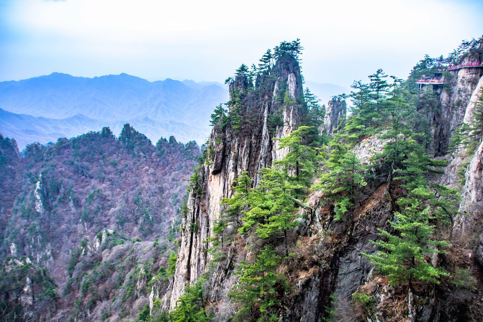 河南栾川老君山,藏着独特的地质风光,是游客喜爱的网红打卡地-河南栾川老君山简介