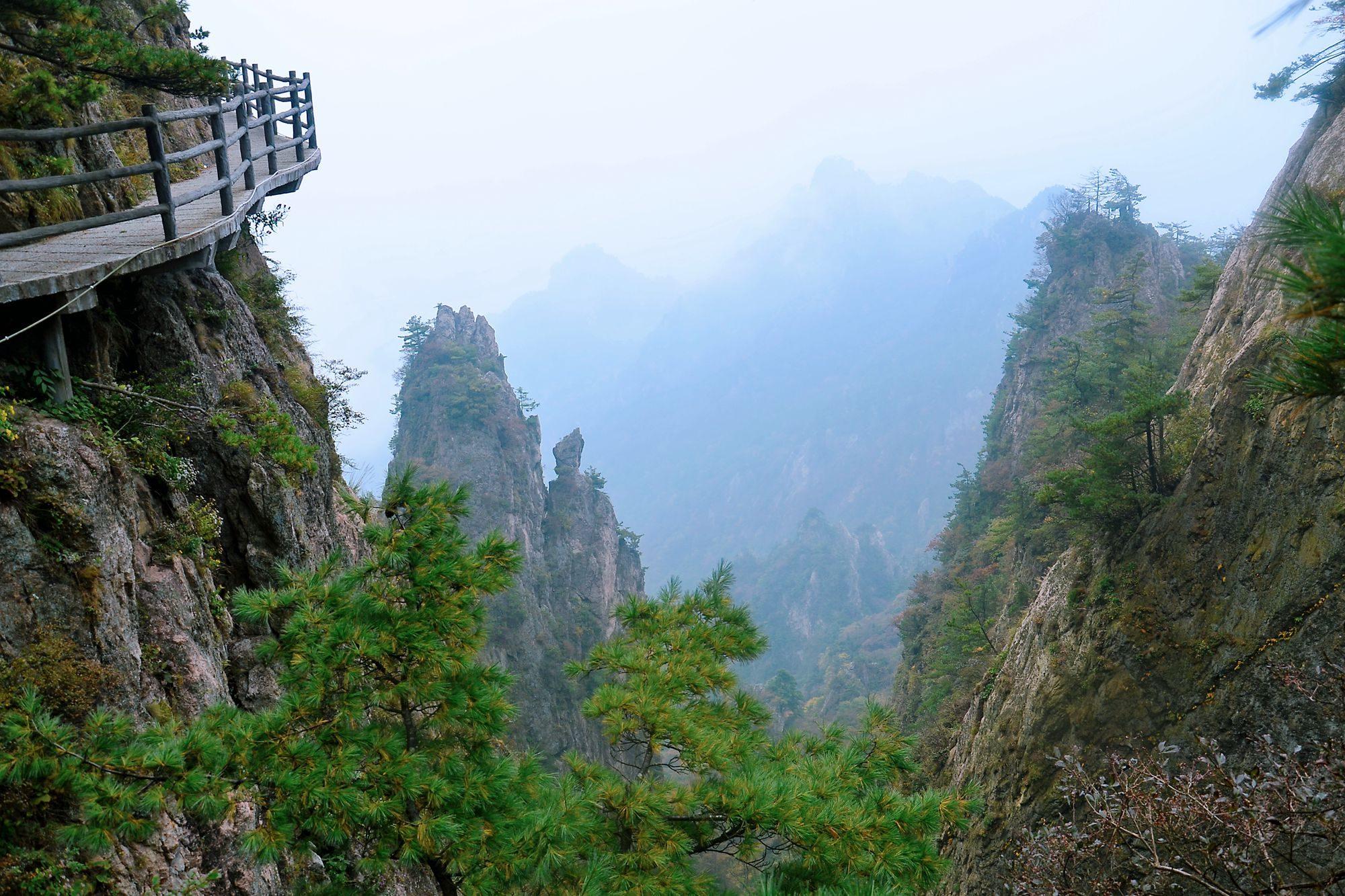 河南栾川老君山,藏着独特的地质风光,是游客喜爱的网红打卡地-河南栾川老君山简介