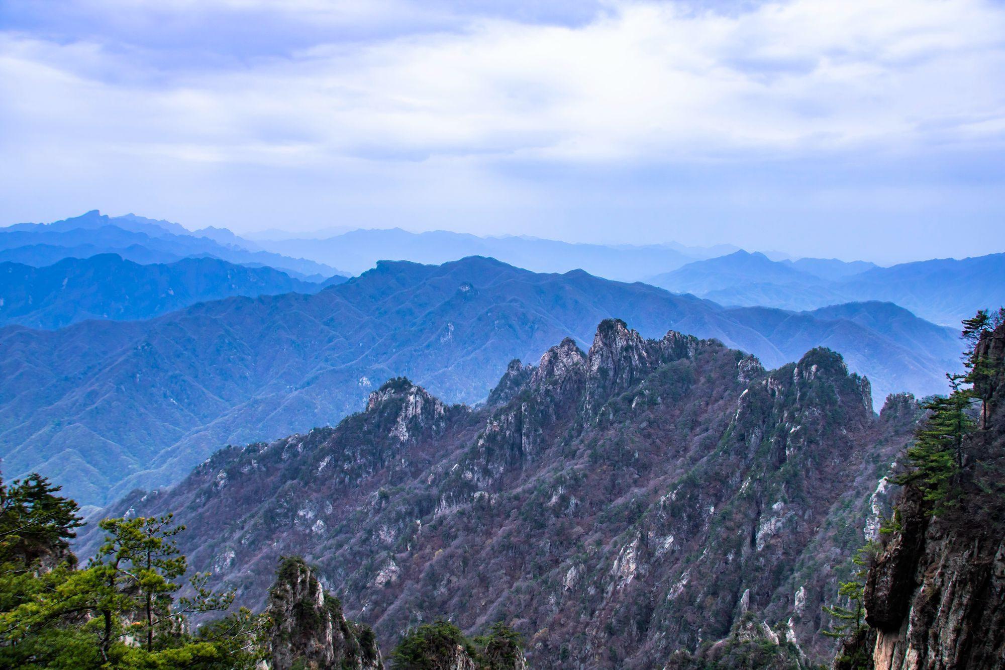 河南栾川老君山,藏着独特的地质风光,是游客喜爱的网红打卡地-河南栾川老君山简介