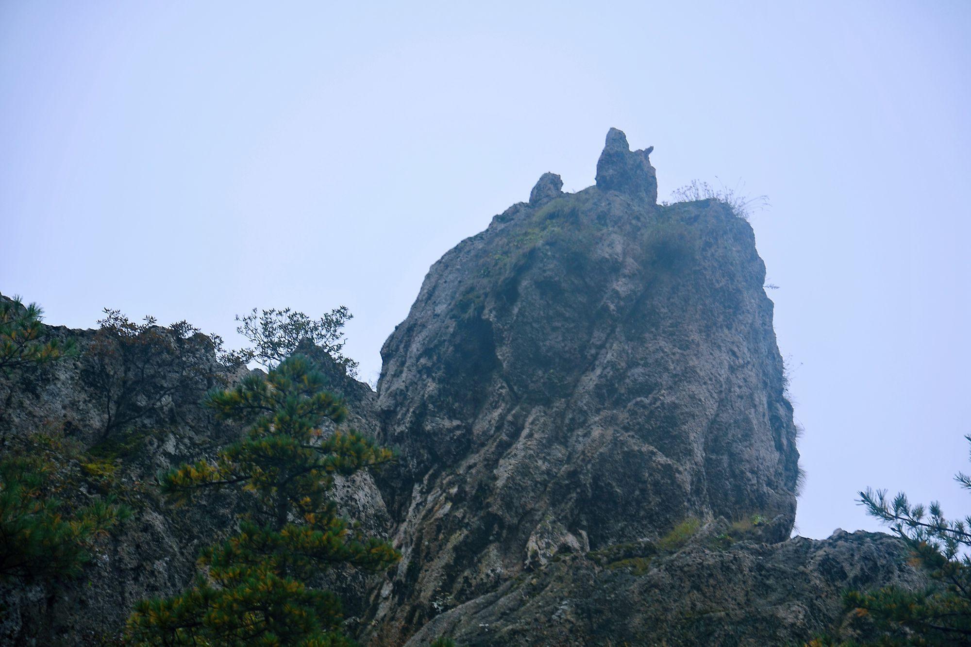 河南栾川老君山,藏着独特的地质风光,是游客喜爱的网红打卡地-河南栾川老君山简介