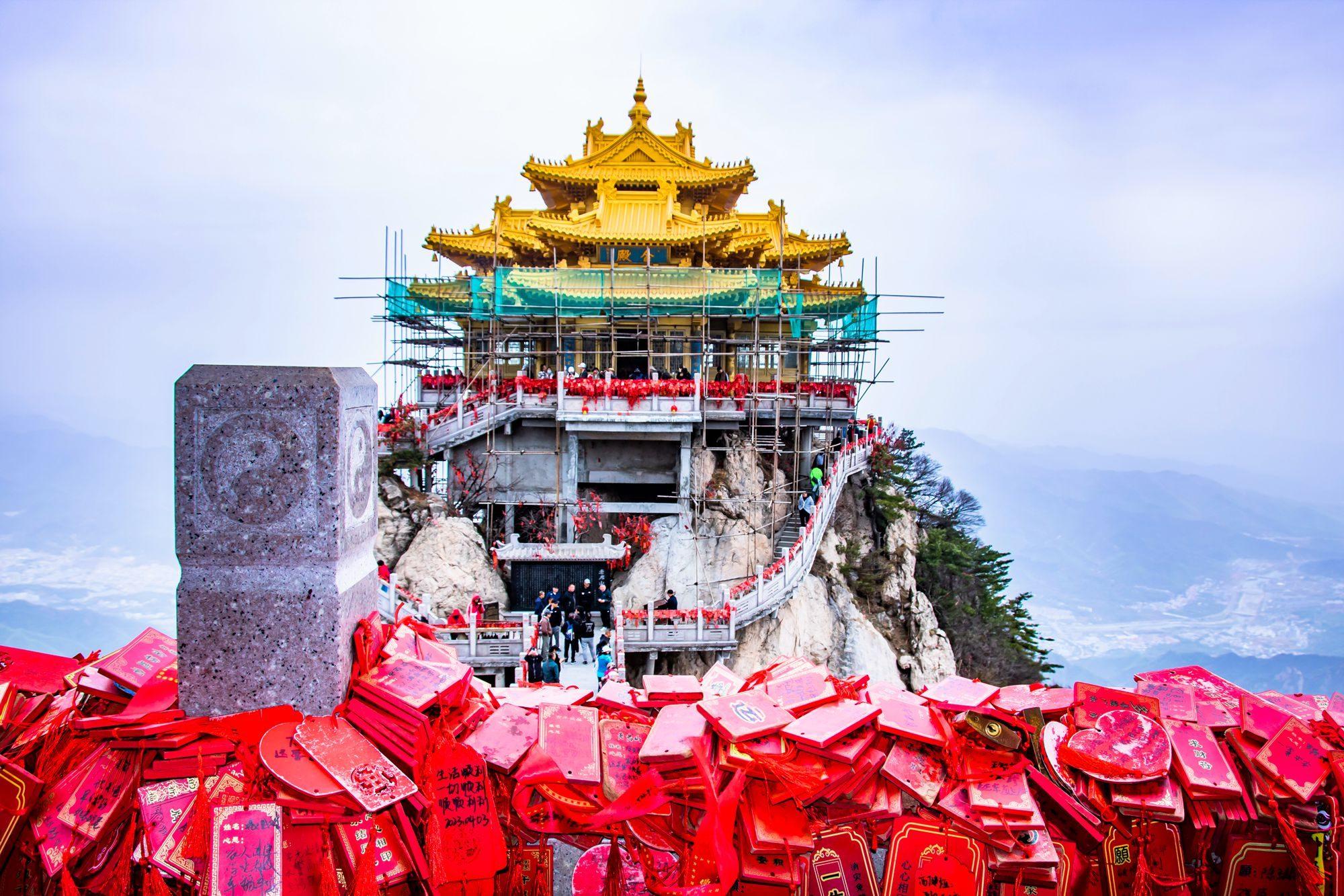 河南栾川老君山,藏着独特的地质风光,是游客喜爱的网红打卡地-河南栾川老君山简介