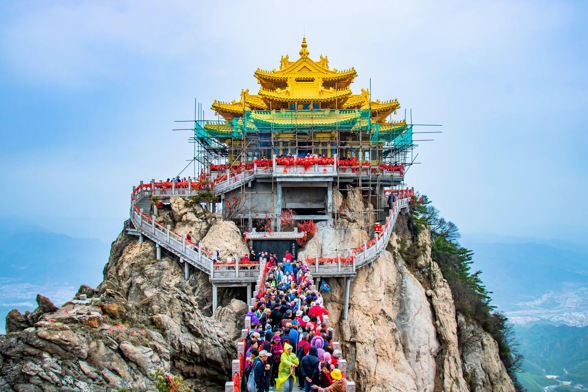 河南栾川老君山,藏着独特的地质风光,是游客喜爱的网红打卡地-河南栾川老君山简介
