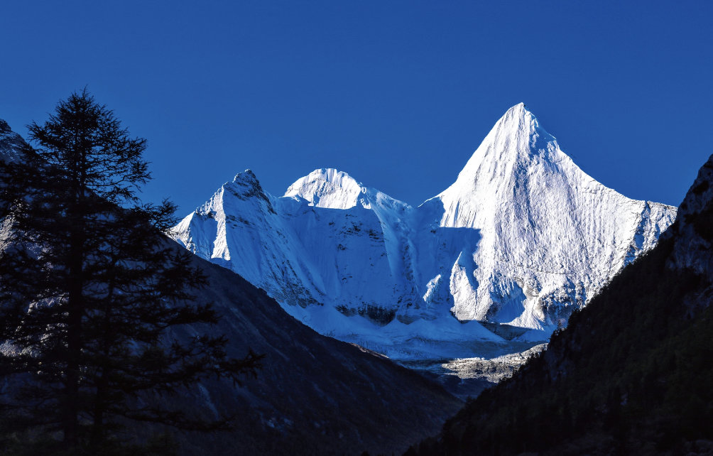 稻城亚丁摄影展成都免费看,冬游稻城亚丁门票买一送一-成都稻城亚丁自驾游旅游攻略