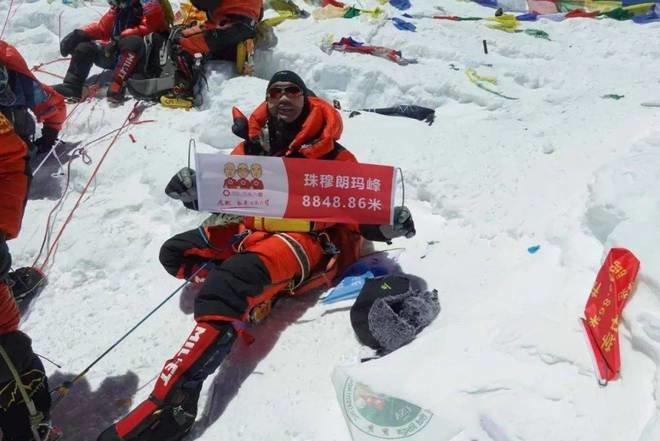 三头六臂,越过四姑娘山,登顶珠峰-四姑娘山三峰死亡率