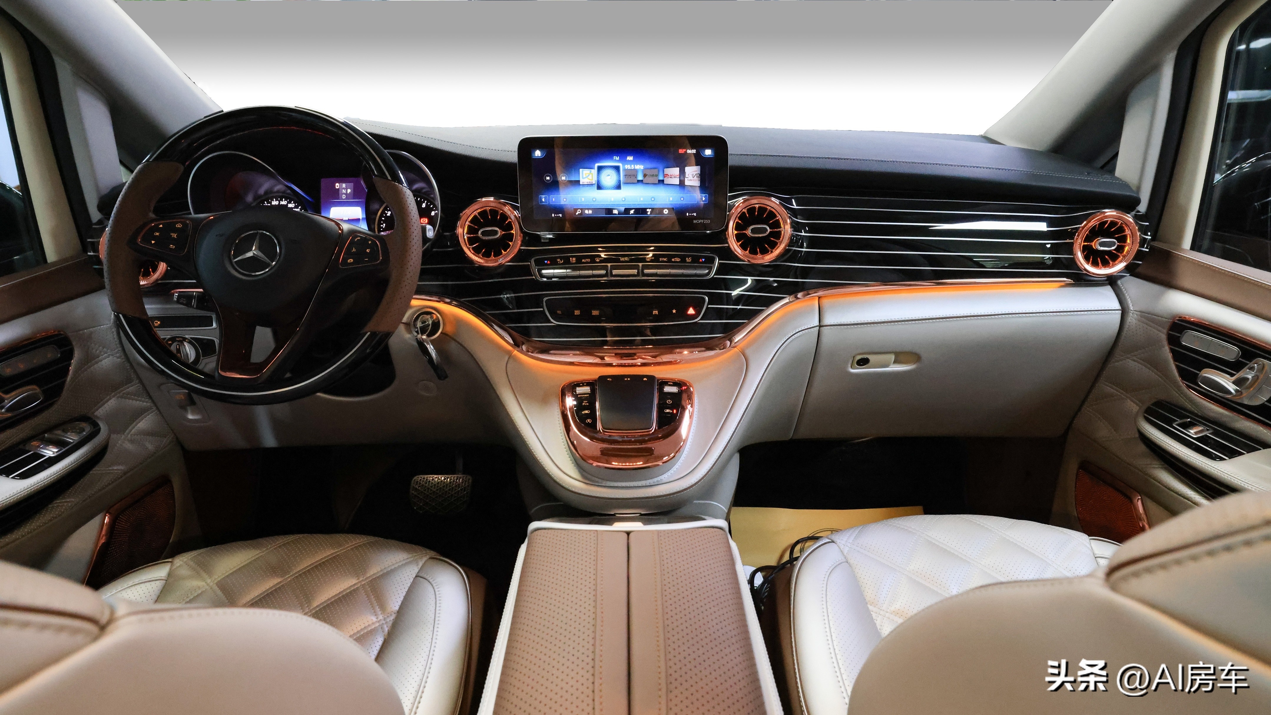 开着比埃尔法还有排面!实拍众神4座行政版!空间大,还暗藏玄机-原装众神之神性能