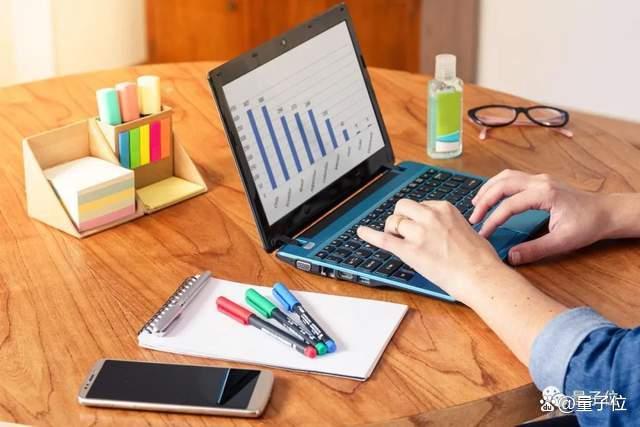 谷歌新大模型明夜就发/ 苹果新增Siri录屏……今日更多新鲜事在此-siri和谷歌