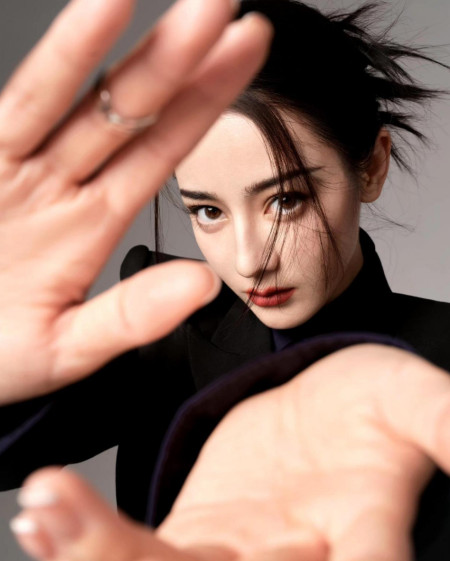 迪丽热巴最新时尚大片,毽子头红唇酷飒十足,气场全开没人顶得住-迪丽热巴造型轰动