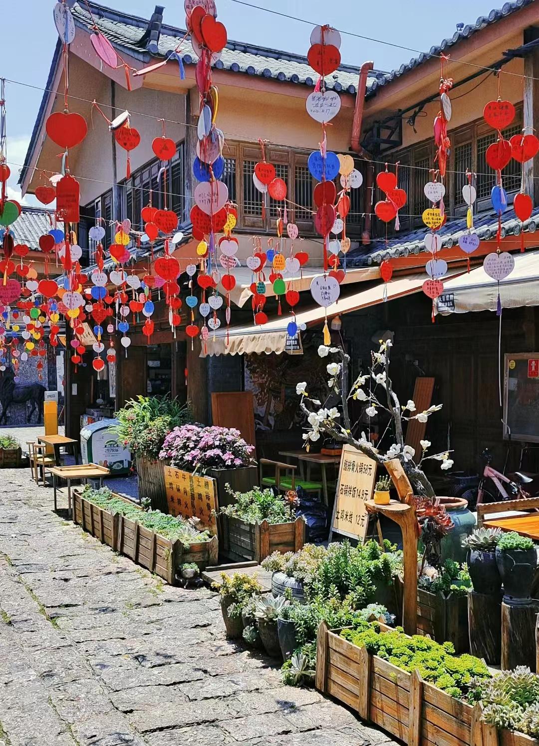 第一次去云南旅游不要慌,来看俩个女生云南自由行旅游攻略-第一次去云南推荐路线