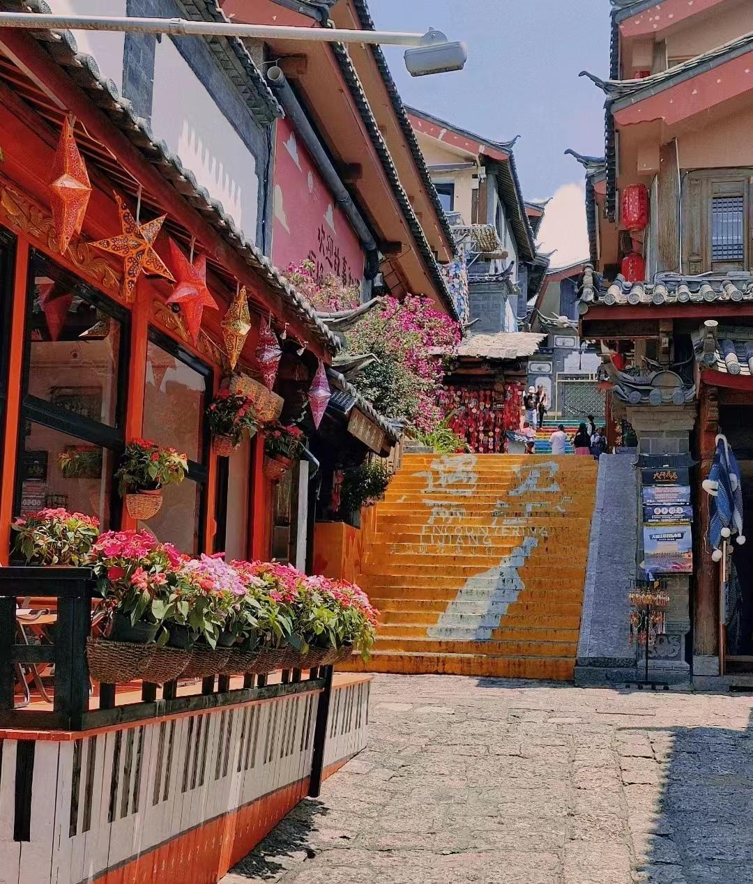 第一次去云南旅游不要慌,来看俩个女生云南自由行旅游攻略-第一次去云南推荐路线