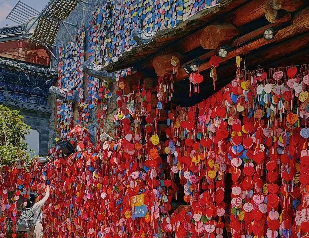 第一次去云南旅游不要慌,来看俩个女生云南自由行旅游攻略-第一次去云南推荐路线