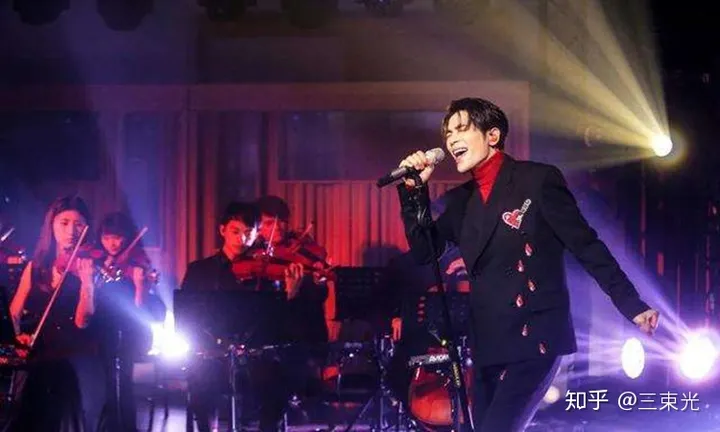 小S问萧敬腾你的经纪人是不是你女朋友,“雨神”没有否认-萧敬腾与经纪人恋情实锤