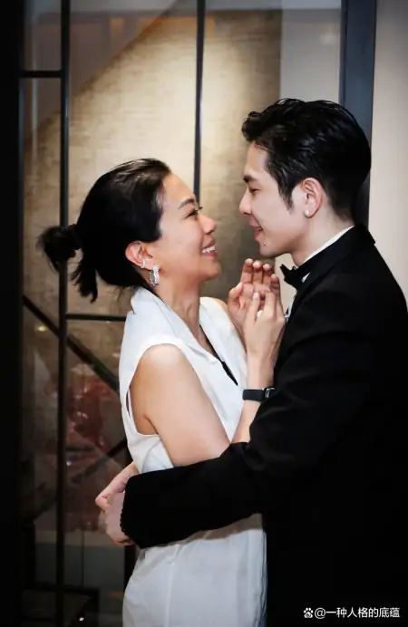 萧敬腾求婚成功,众星恭贺,向太陈岚:有情有义,永远幸福下去-萧敬腾谈恋爱多少年